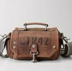ISO this Fossil Camera Bag!